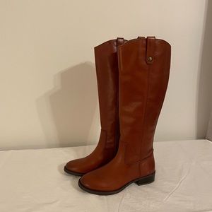 NWT brown leather riding boots. Size 6.